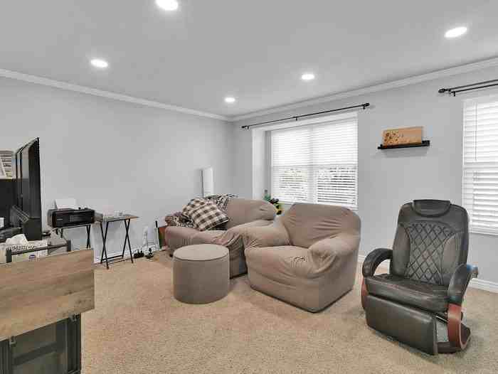 374 E Braidhill Dr - Photo 5 of 20