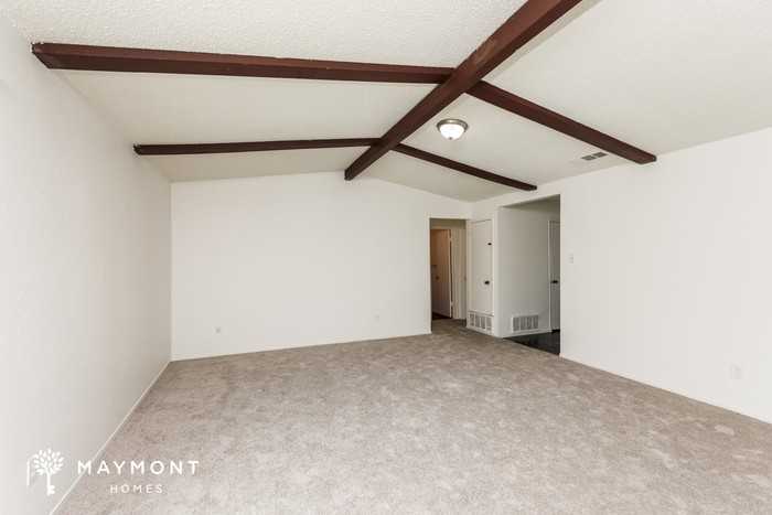 1420 Palisades Dr - Photo 4 of 14