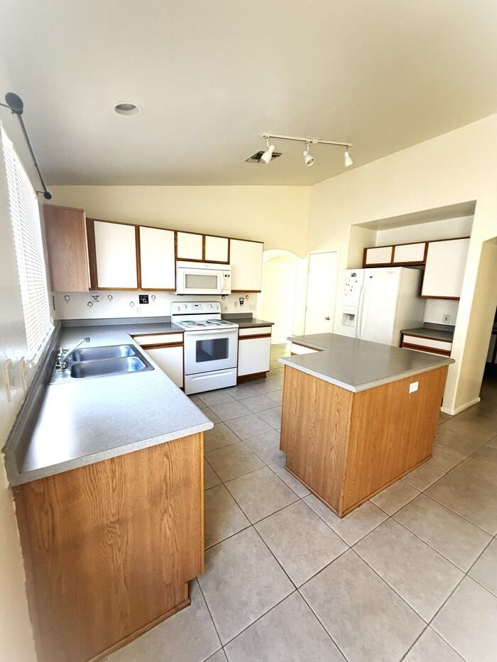 4416 N 113th Dr - Photo 6 of 13