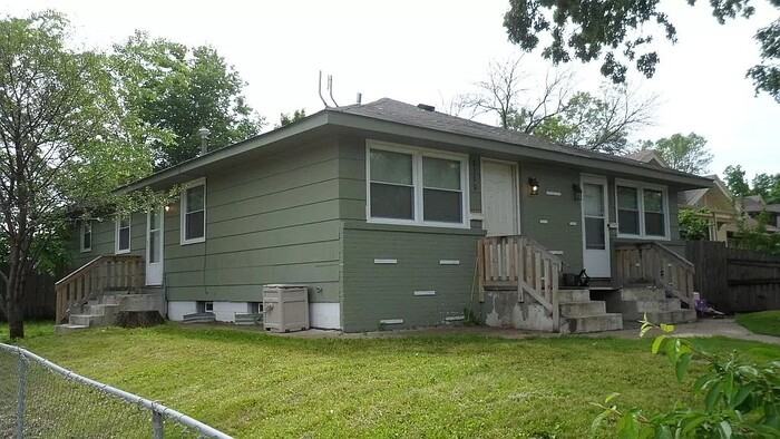 2330 Irving Ave N - Photo 2 of 18