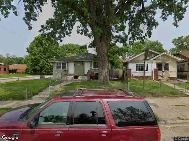 2330 Irving Ave N - Photo 4 of 18