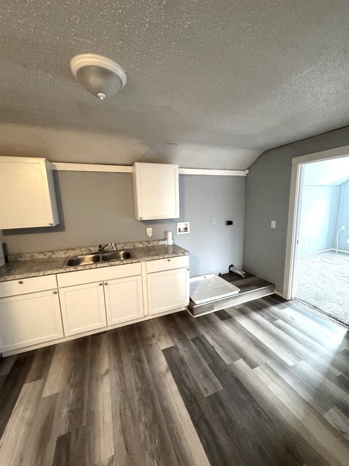 28 Christie St - Photo 4 of 10