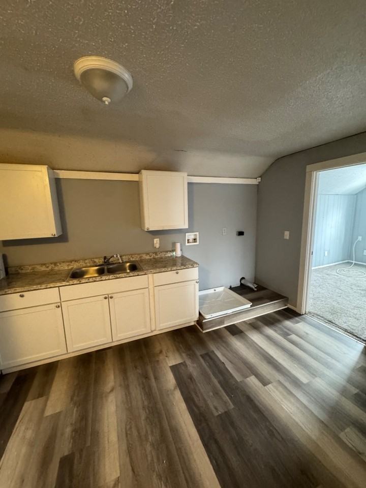 28 Christie St - Photo 6 of 10