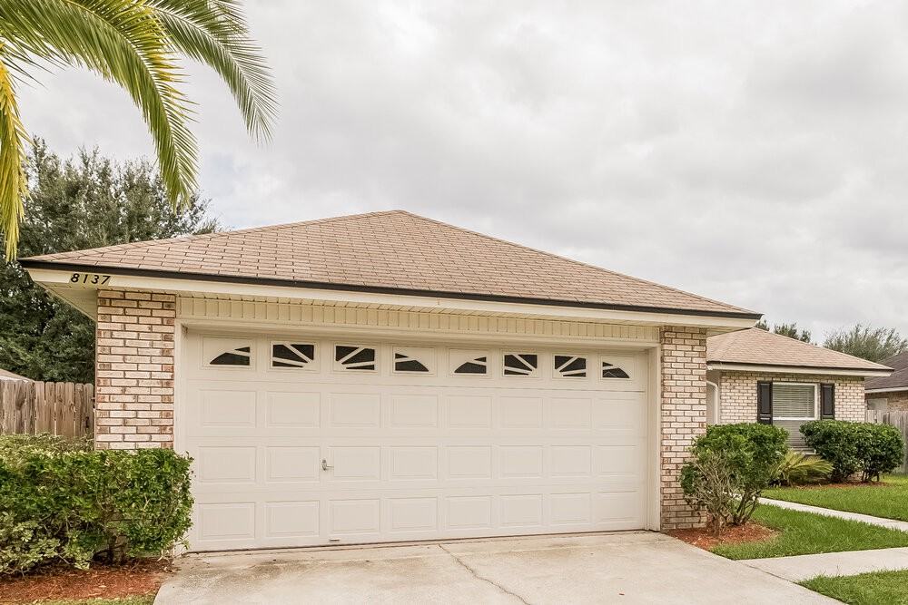 8137 Leafcrest Dr - Photo 2 of 15