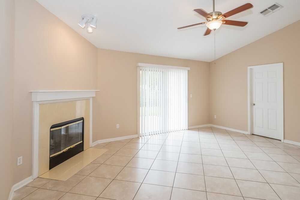 8137 Leafcrest Dr - Photo 3 of 15