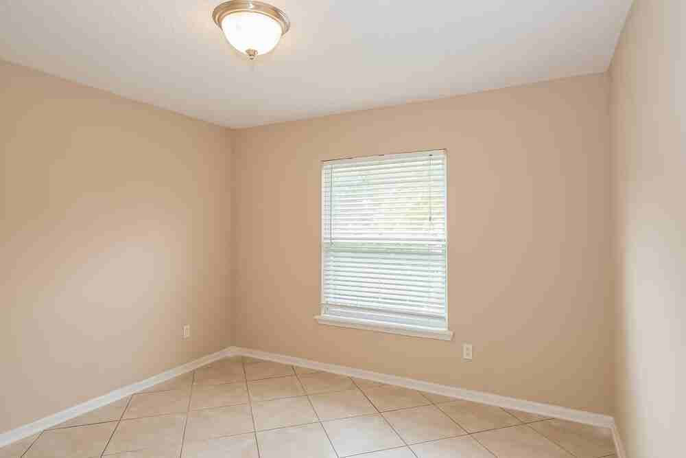 8137 Leafcrest Dr - Photo 7 of 15