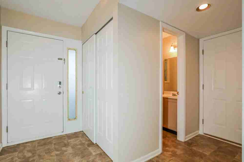 1541 Brookfield Cir - Photo 5 of 17