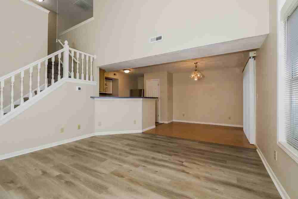 1541 Brookfield Cir - Photo 6 of 17