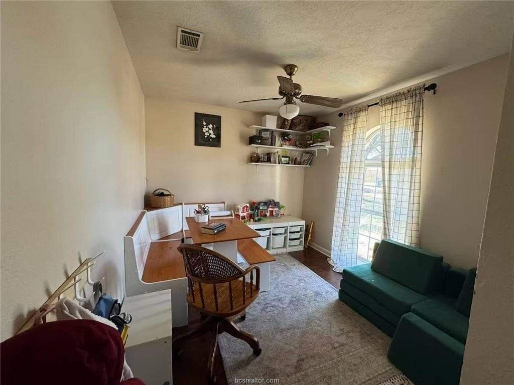 906 Camellia Ct Apt B - Photo 6 of 8