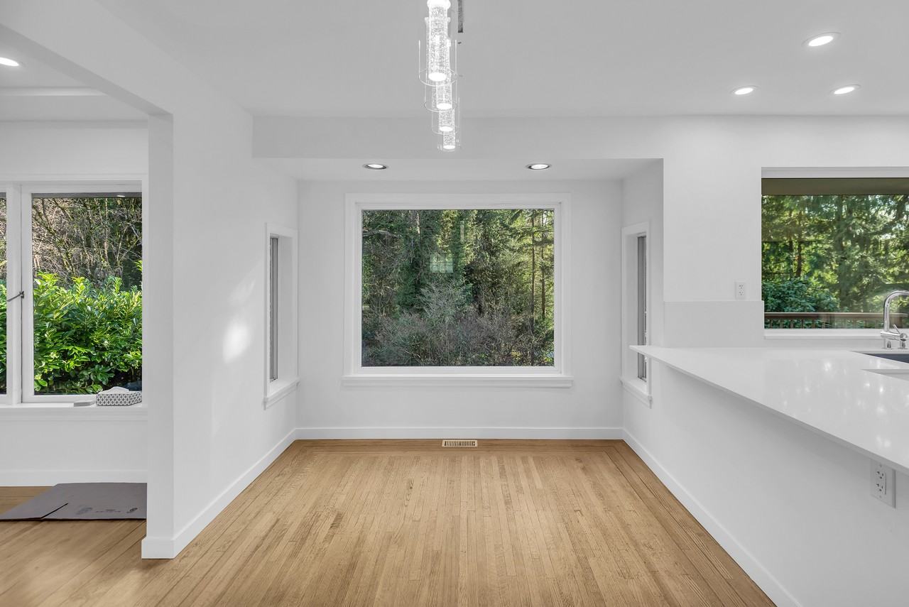 3656 Glenview Cres - Photo 3 of 32