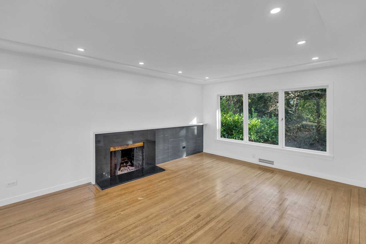 3656 Glenview Cres - Photo 6 of 32