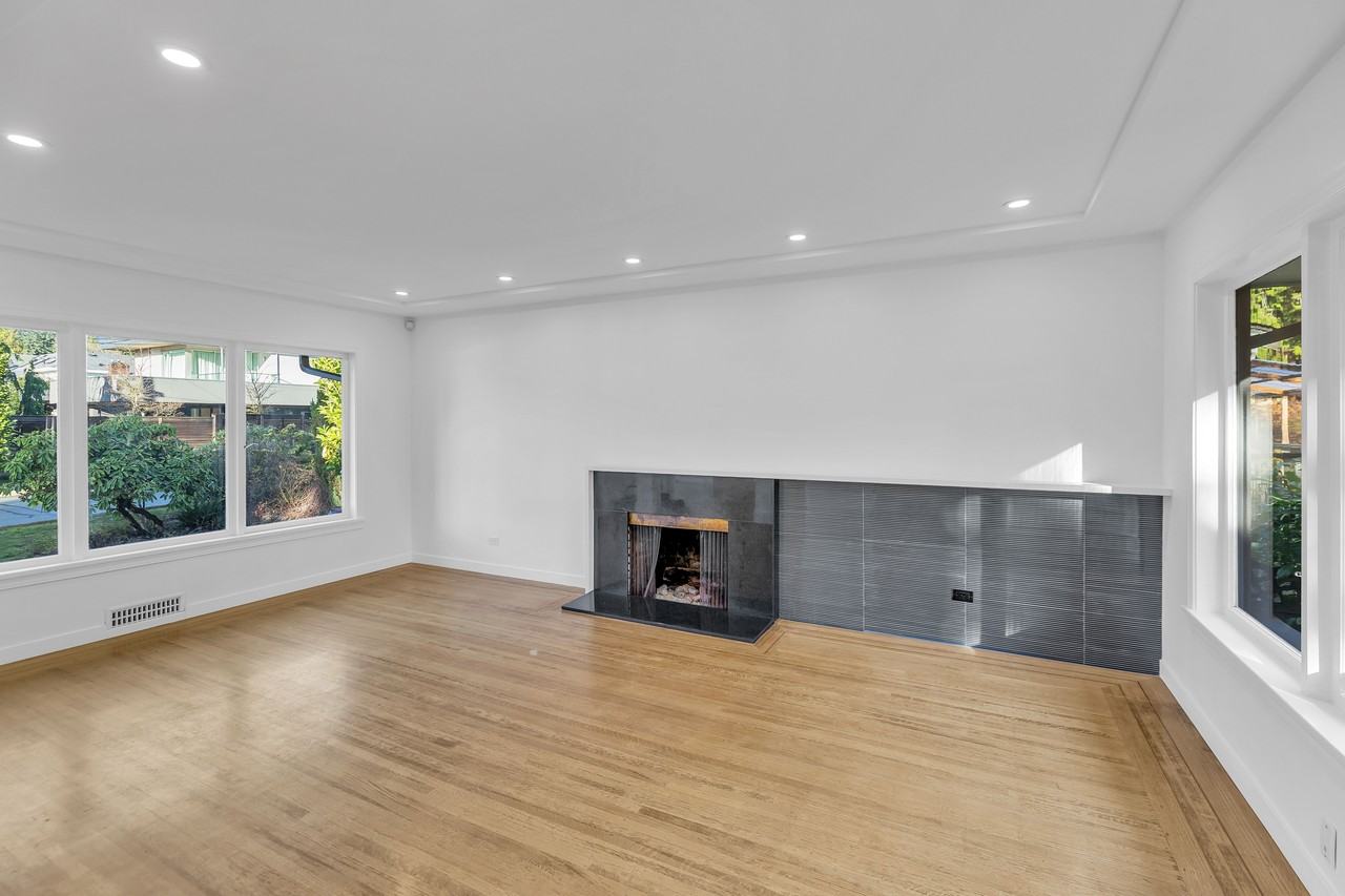 3656 Glenview Cres - Photo 7 of 32