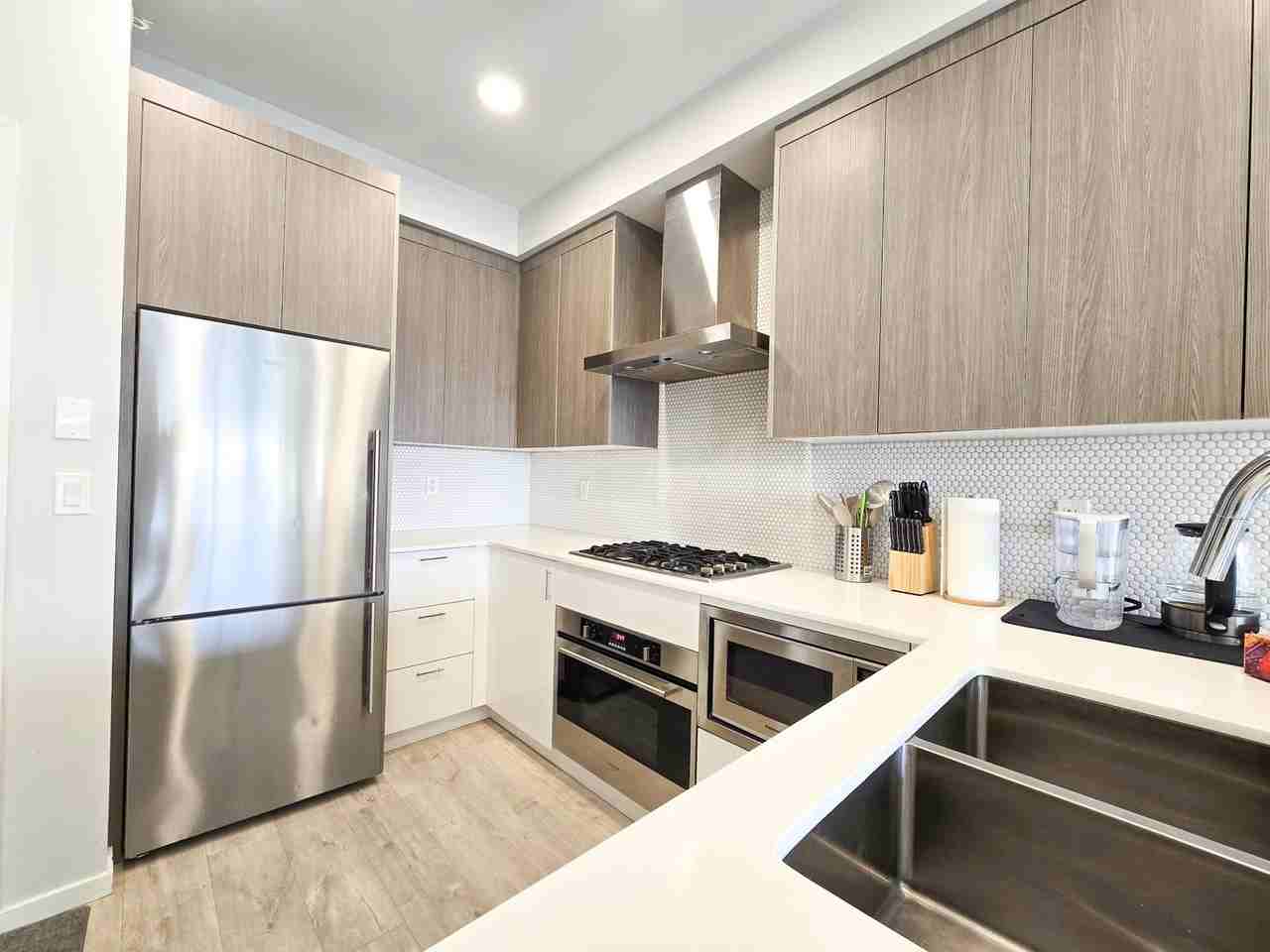 6283 Kingsway - Photo 4 of 16