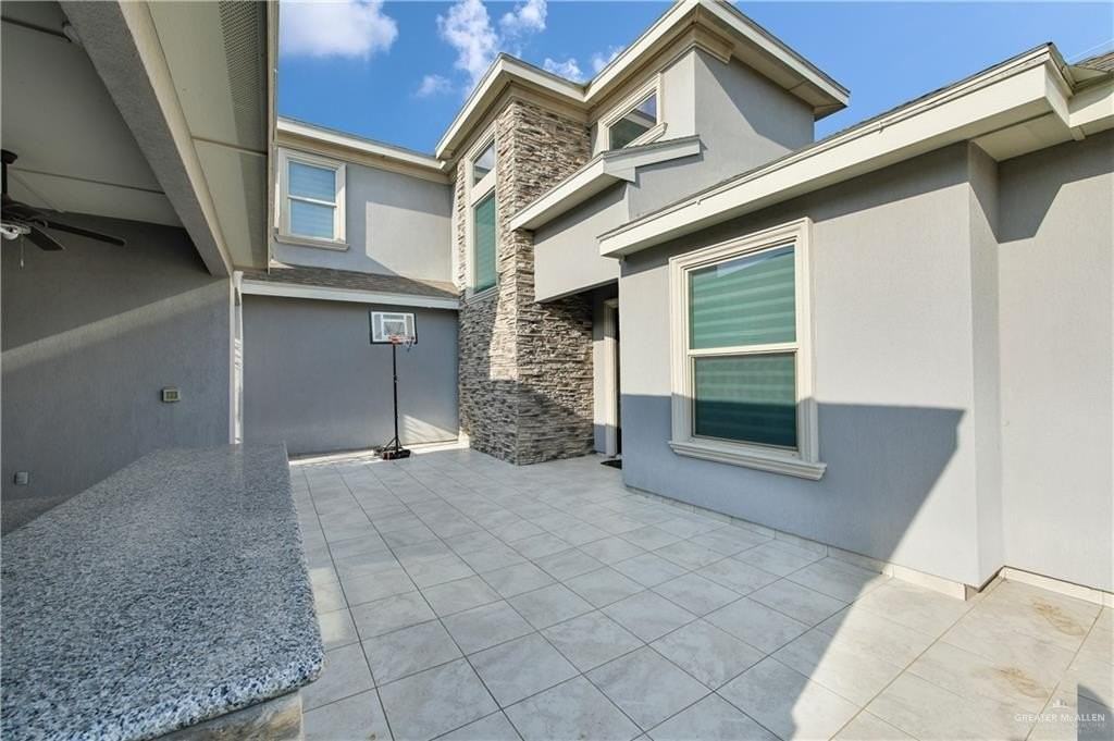 2410 Colvin Ave - Photo 5 of 33