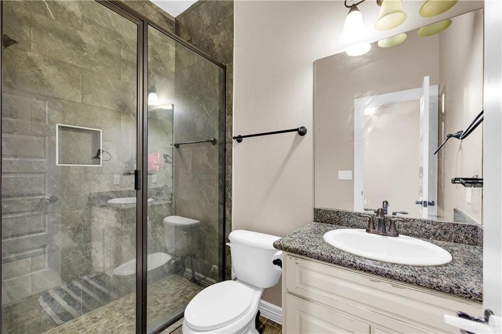 2410 Colvin Ave - Photo 6 of 33