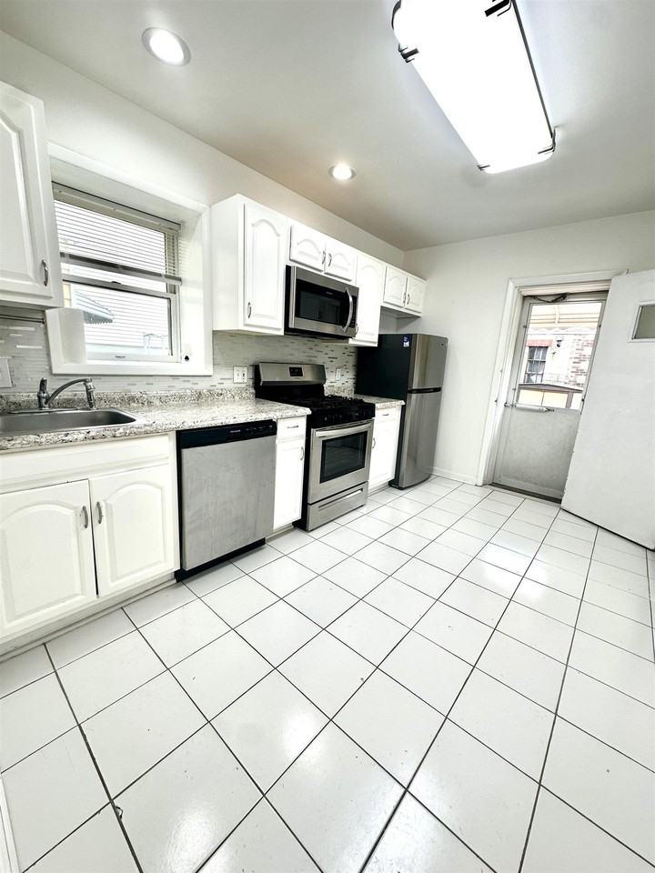 247 Clendenny Ave #1 - Photo 6 of 19