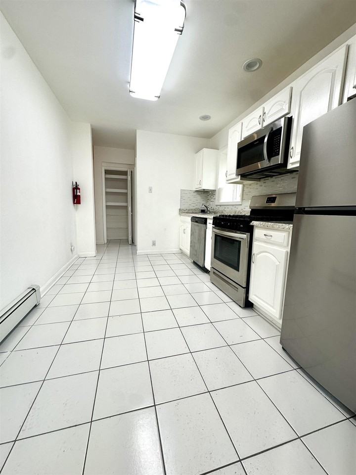 247 Clendenny Ave #1 - Photo 7 of 19