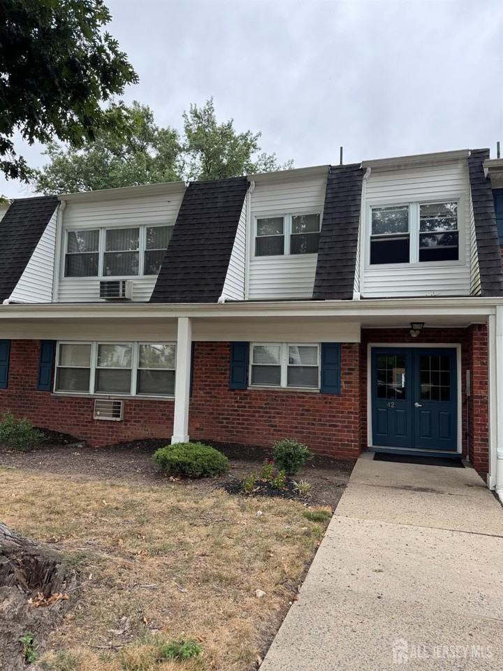 42 Woodedge Ave #1 - Photo 2 of 17