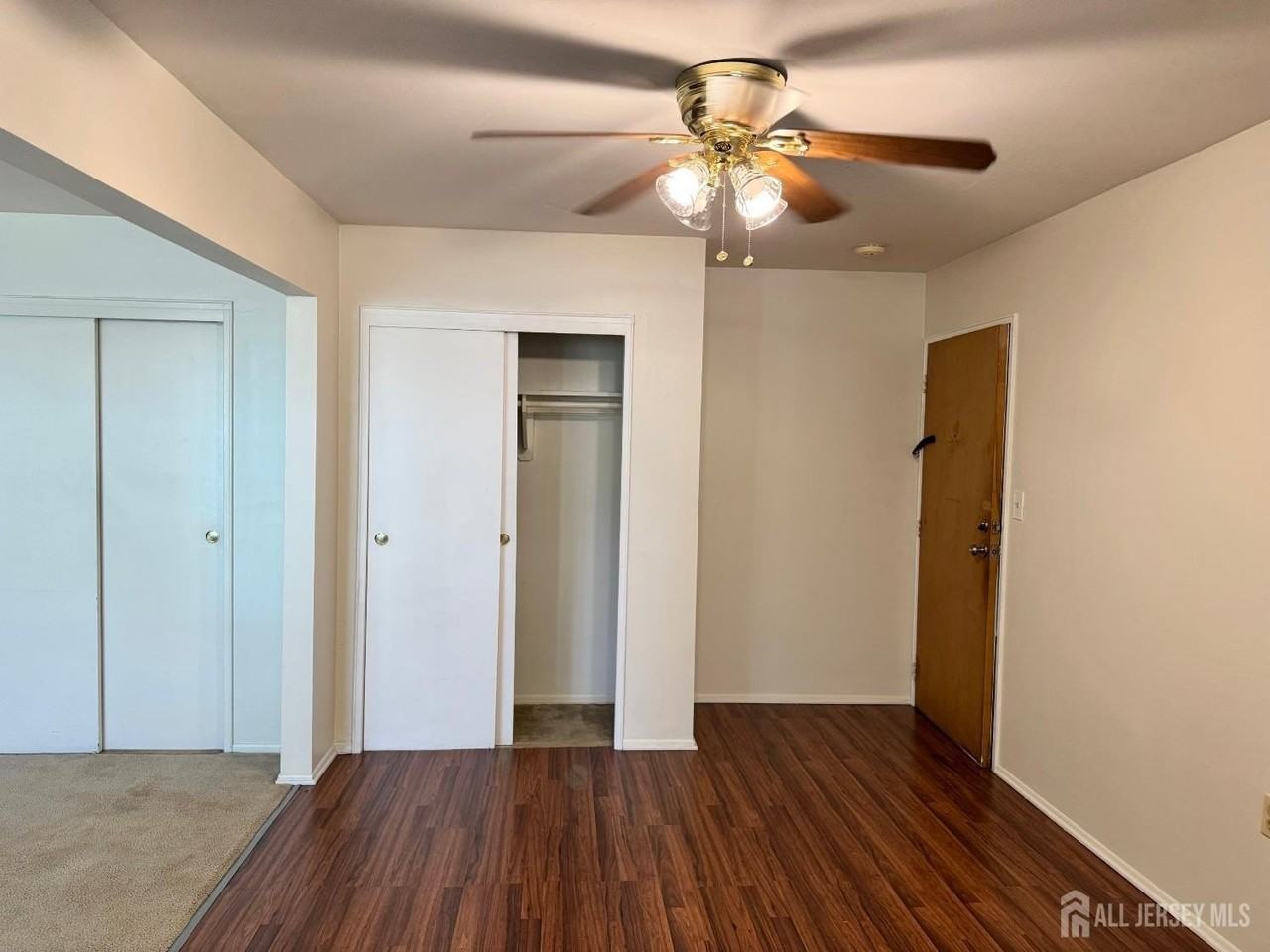 42 Woodedge Ave #1 - Photo 4 of 17