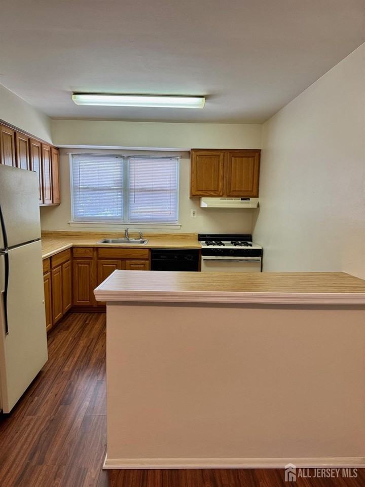 42 Woodedge Ave #1 - Photo 6 of 17