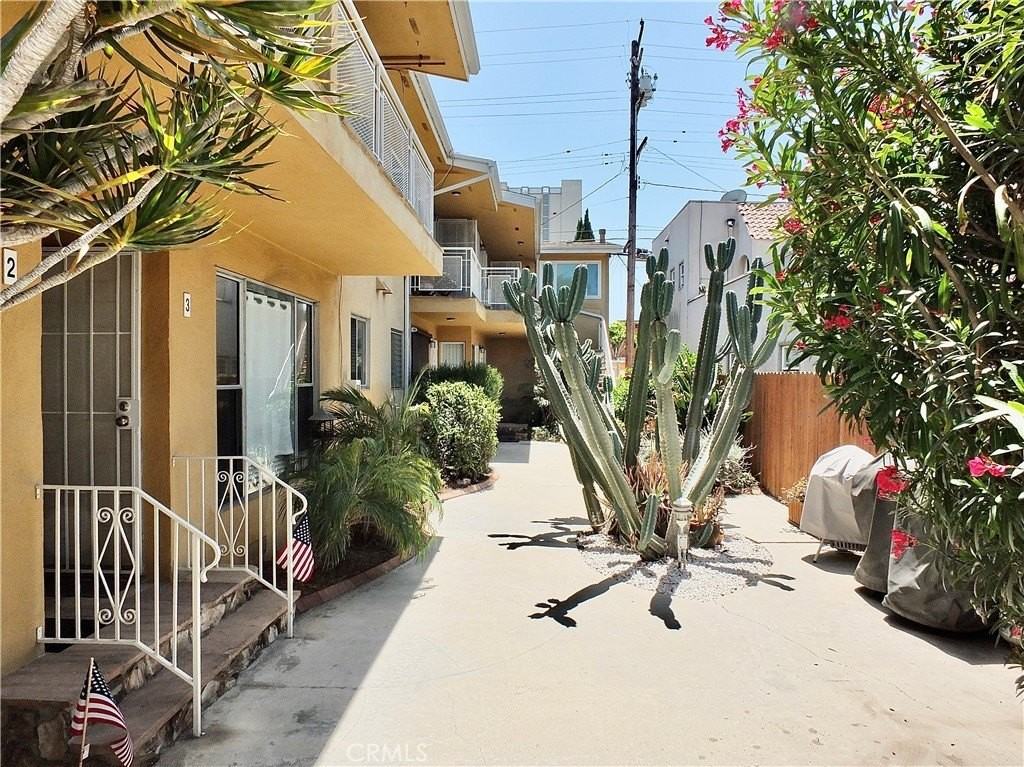 1724 E 1st St #9 - Photo 5 of 45