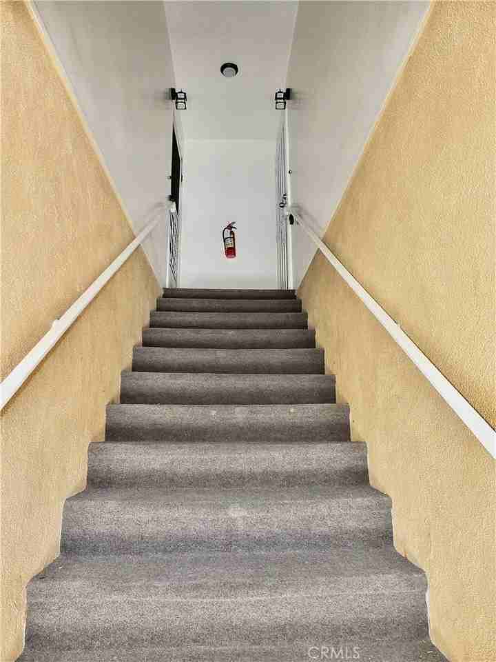 1724 E 1st St #9 - Photo 7 of 45