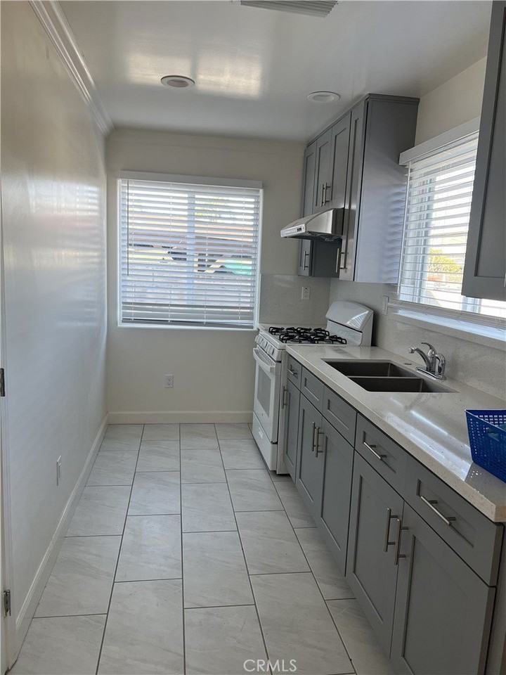 13041 Monte Vista Ave - Photo 3 of 10