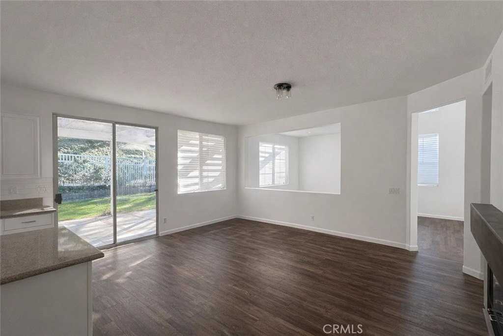 1920 Tanglewood Dr - Photo 4 of 12