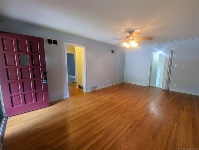 1506 E 53rd St - Photo 6 of 26