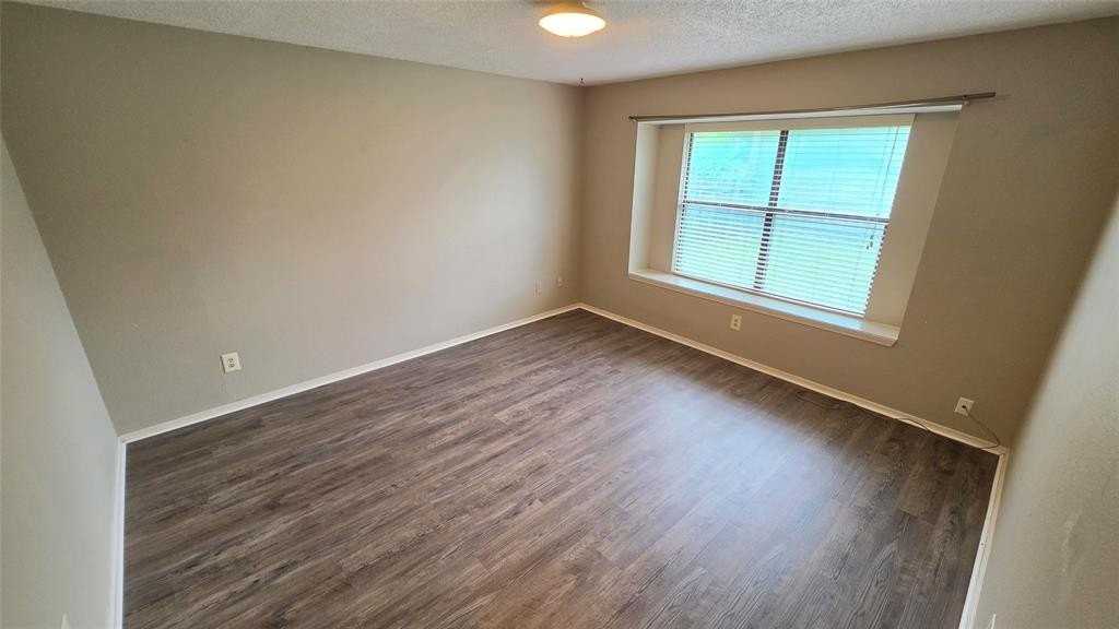 6301 Fairlane Dr - Photo 3 of 20