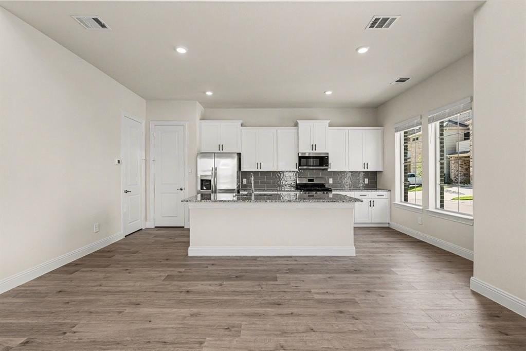 4526 Cinema St - Photo 5 of 17