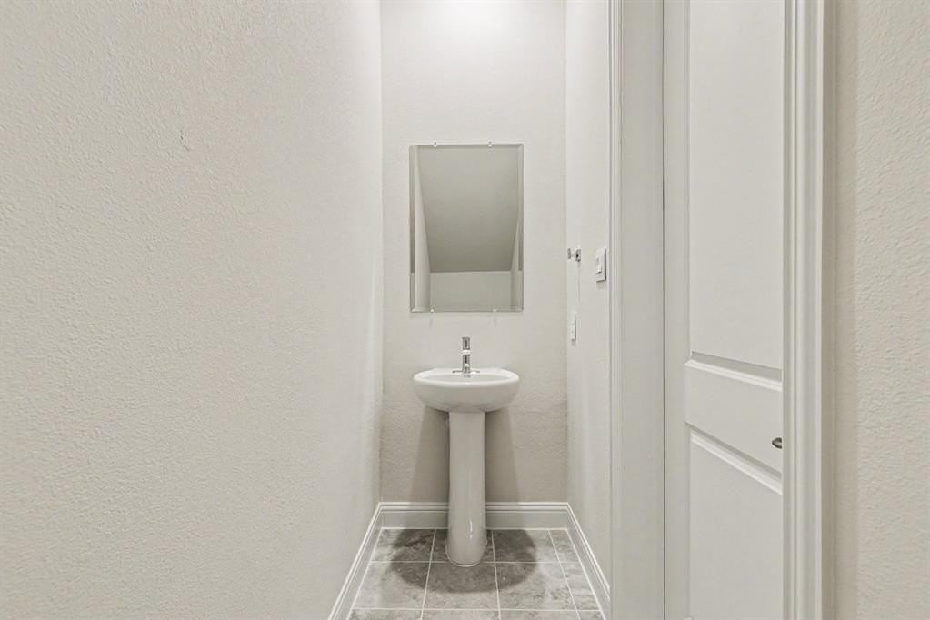 4526 Cinema St - Photo 7 of 17