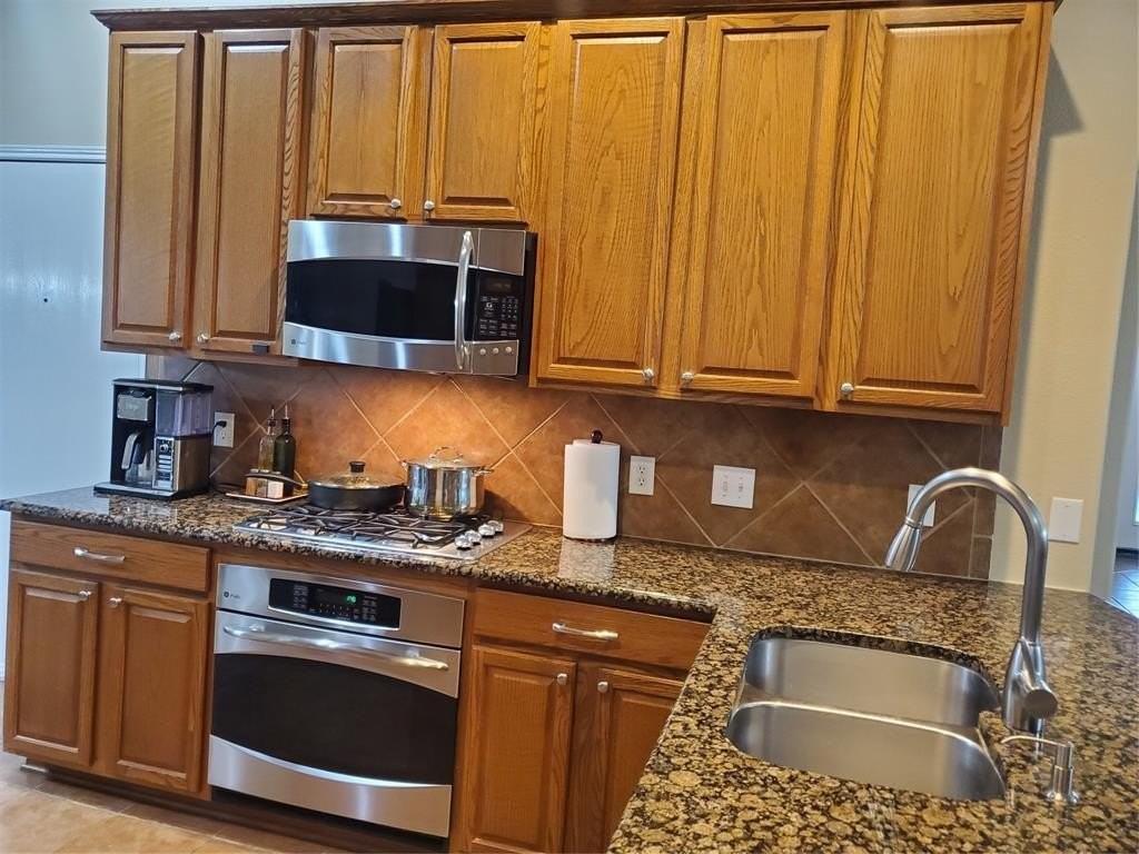 12567 Hawk Creek Dr - Photo 4 of 32