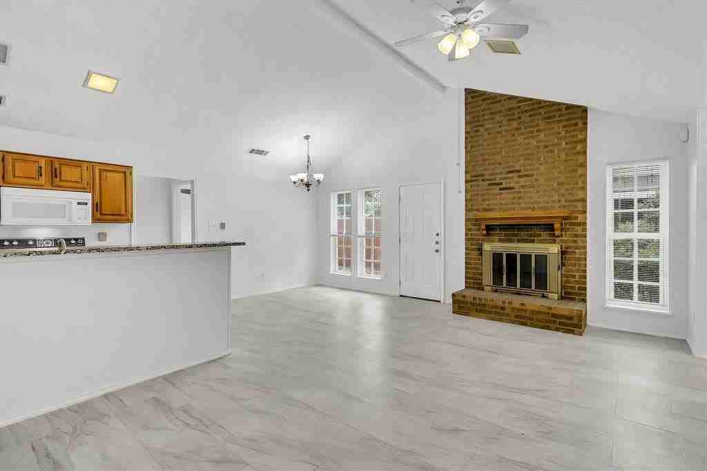 2018 Embassy Way - Photo 4 of 26