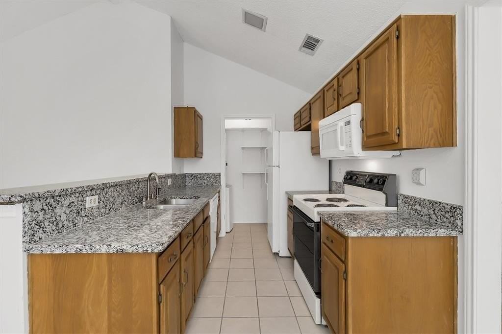 2018 Embassy Way - Photo 7 of 26