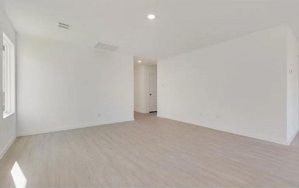 613 Holleman Dr - Photo 5 of 26