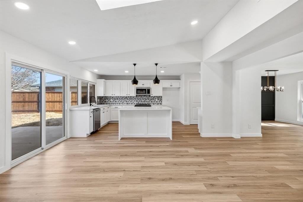 1405 Sequoia Dr - Photo 4 of 25