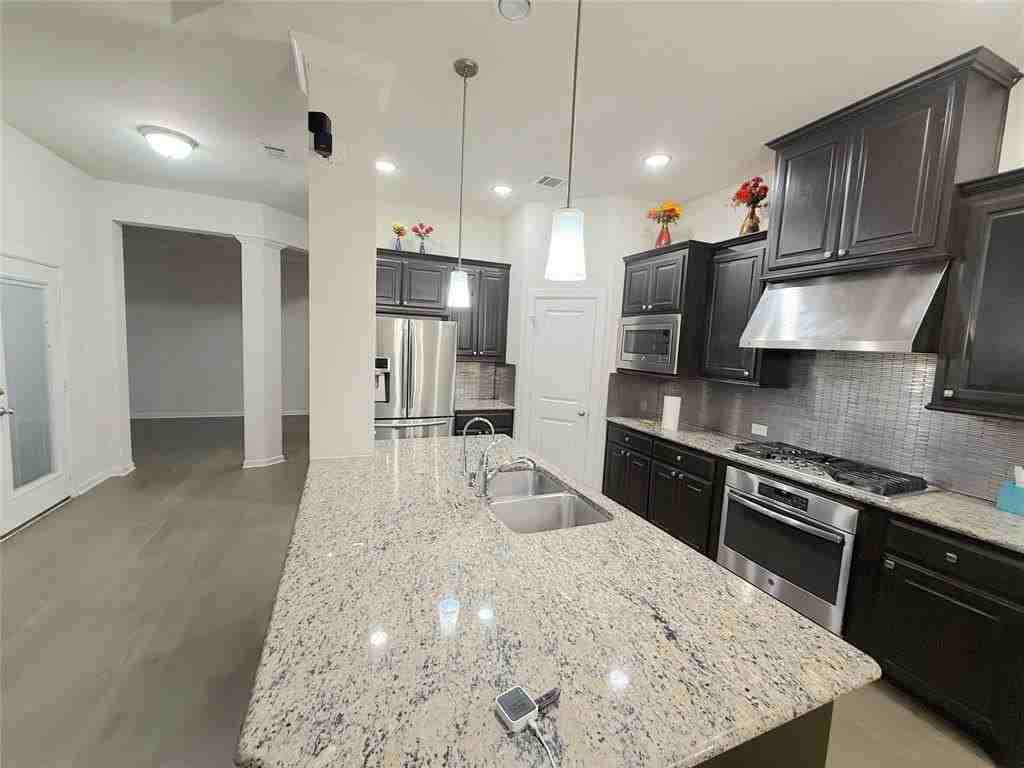 6683 Deleon St - Photo 5 of 25