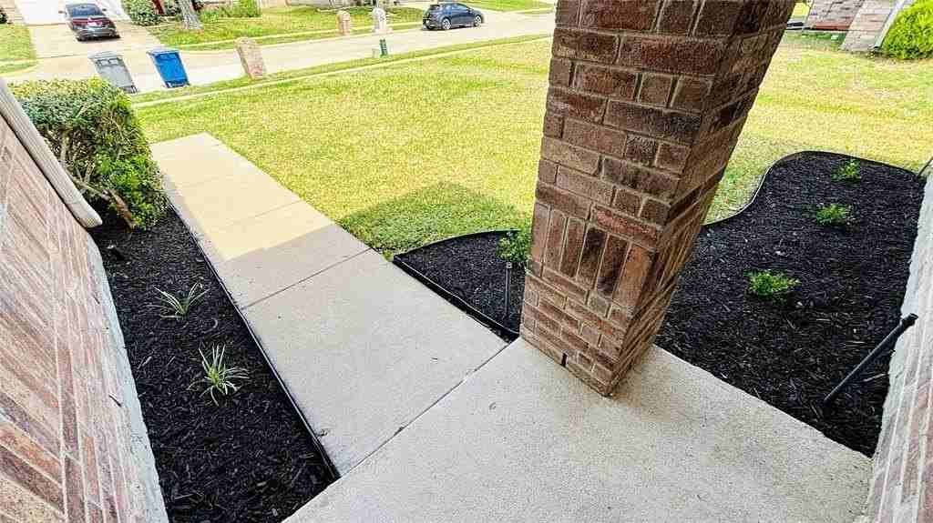 1007 Chilton Dr - Photo 4 of 32