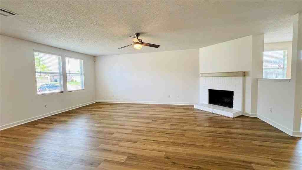 1007 Chilton Dr - Photo 6 of 32