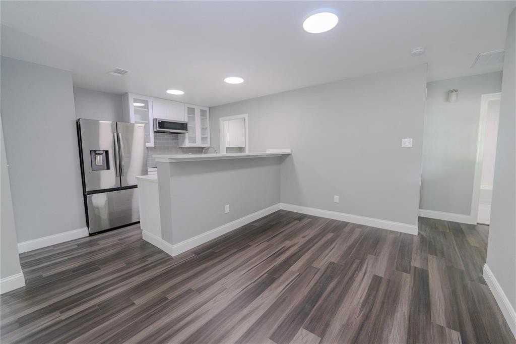 809 Wilcox St - Photo 4 of 26