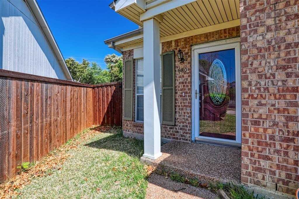 680 Raintree Cir - Photo 2 of 20