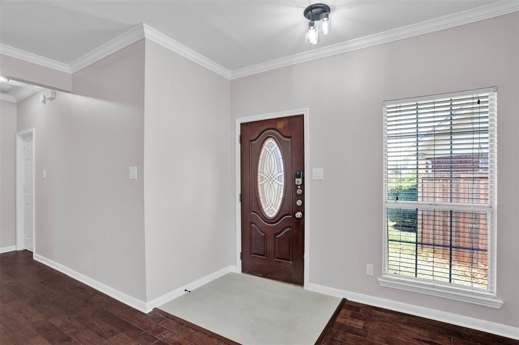 680 Raintree Cir - Photo 3 of 20