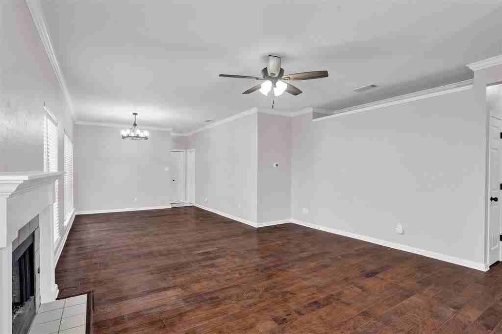 680 Raintree Cir - Photo 4 of 20