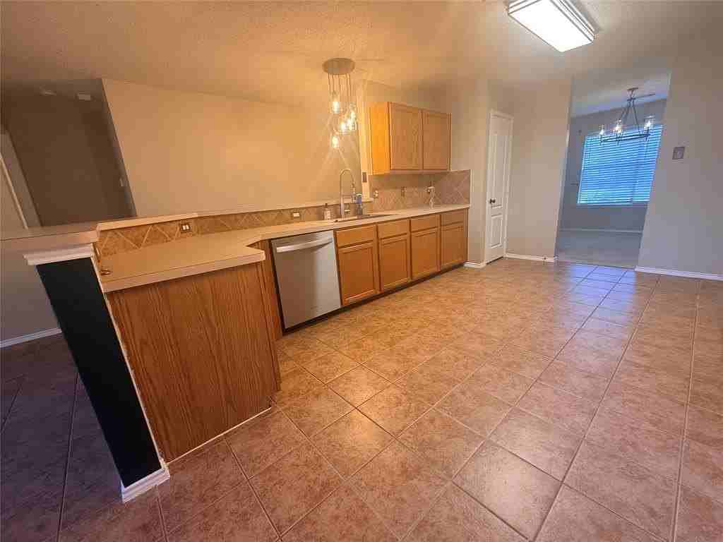 323 Valley Ridge Dr - Photo 4 of 18