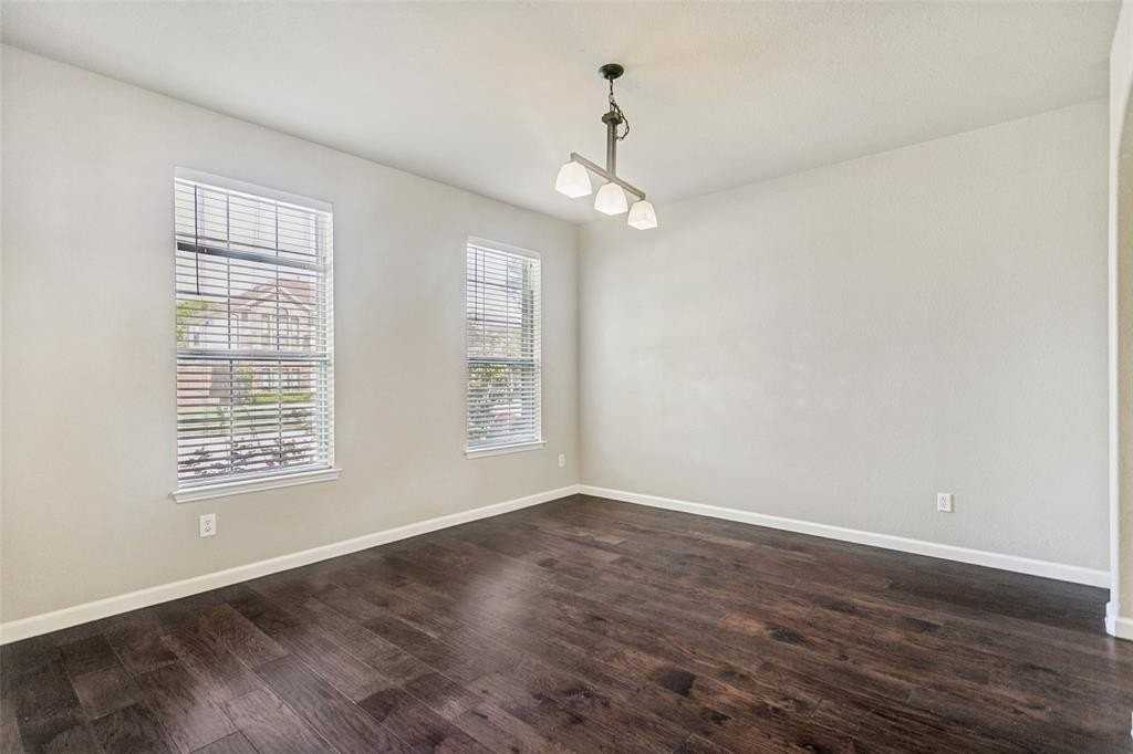 1302 Grapevine Dr - Photo 2 of 25