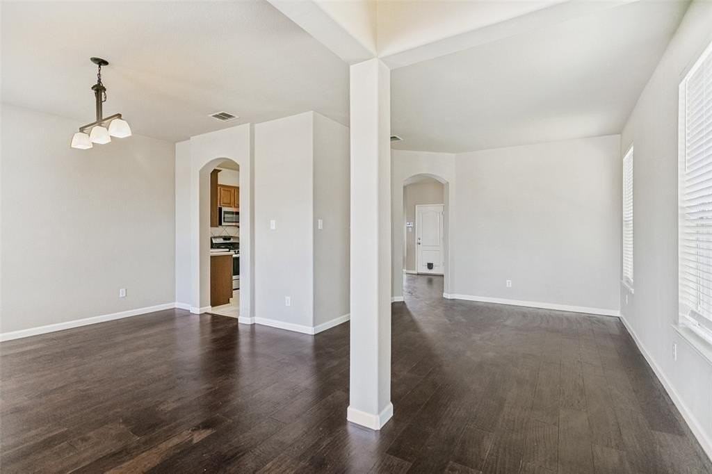 1302 Grapevine Dr - Photo 3 of 25