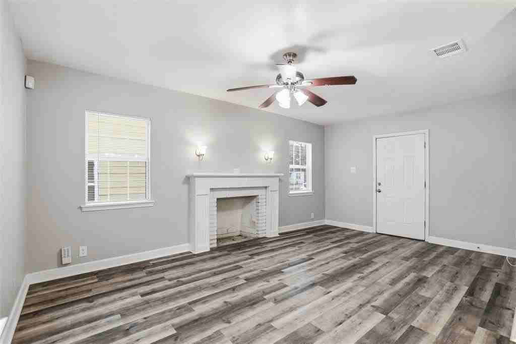 227 S Hampton Rd - Photo 6 of 31