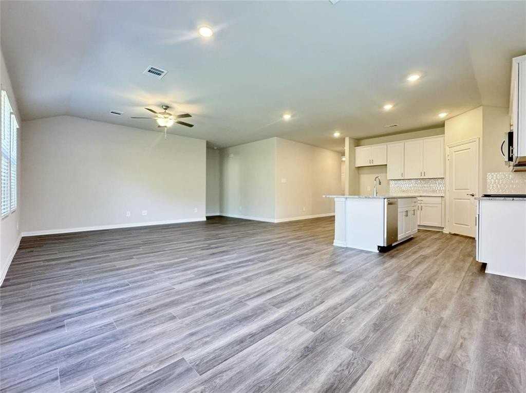 3720 Canyon Dr - Photo 3 of 30