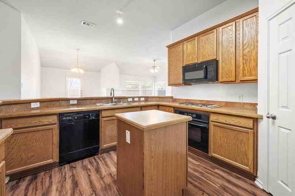 9880 Wyndbrook Dr - Photo 5 of 24
